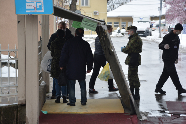 У Расинском округу више од 2.000 у карантину, заражено 79 спрема се Хала спортова у Крушевцу за пријем оболелих од короне